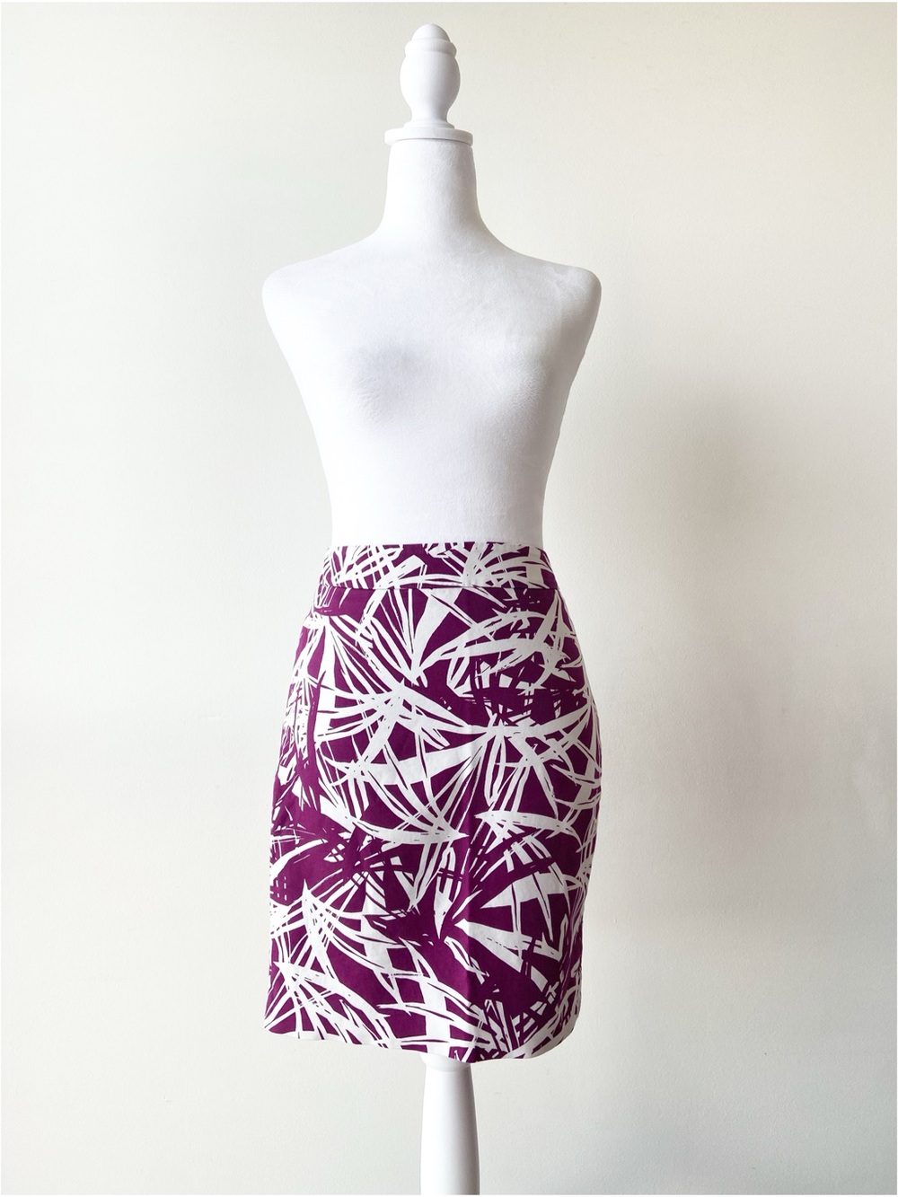Ann Taylor LOFT White and Purple Print Pencil Skirt Size 2P